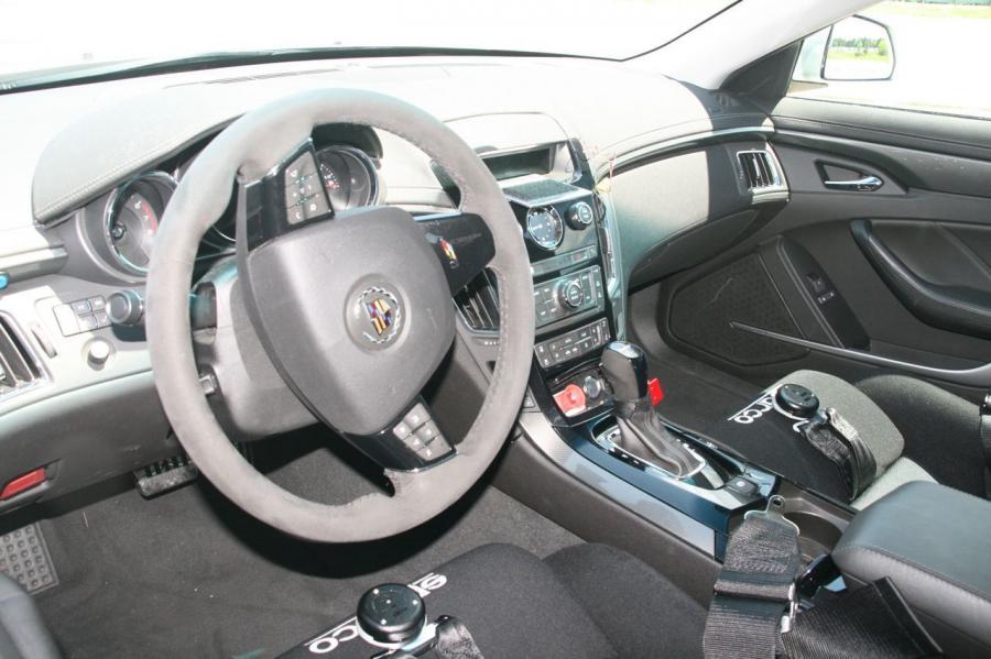  Cadillac CTS-V Coupe 2010 года  (фото 239 из 315)